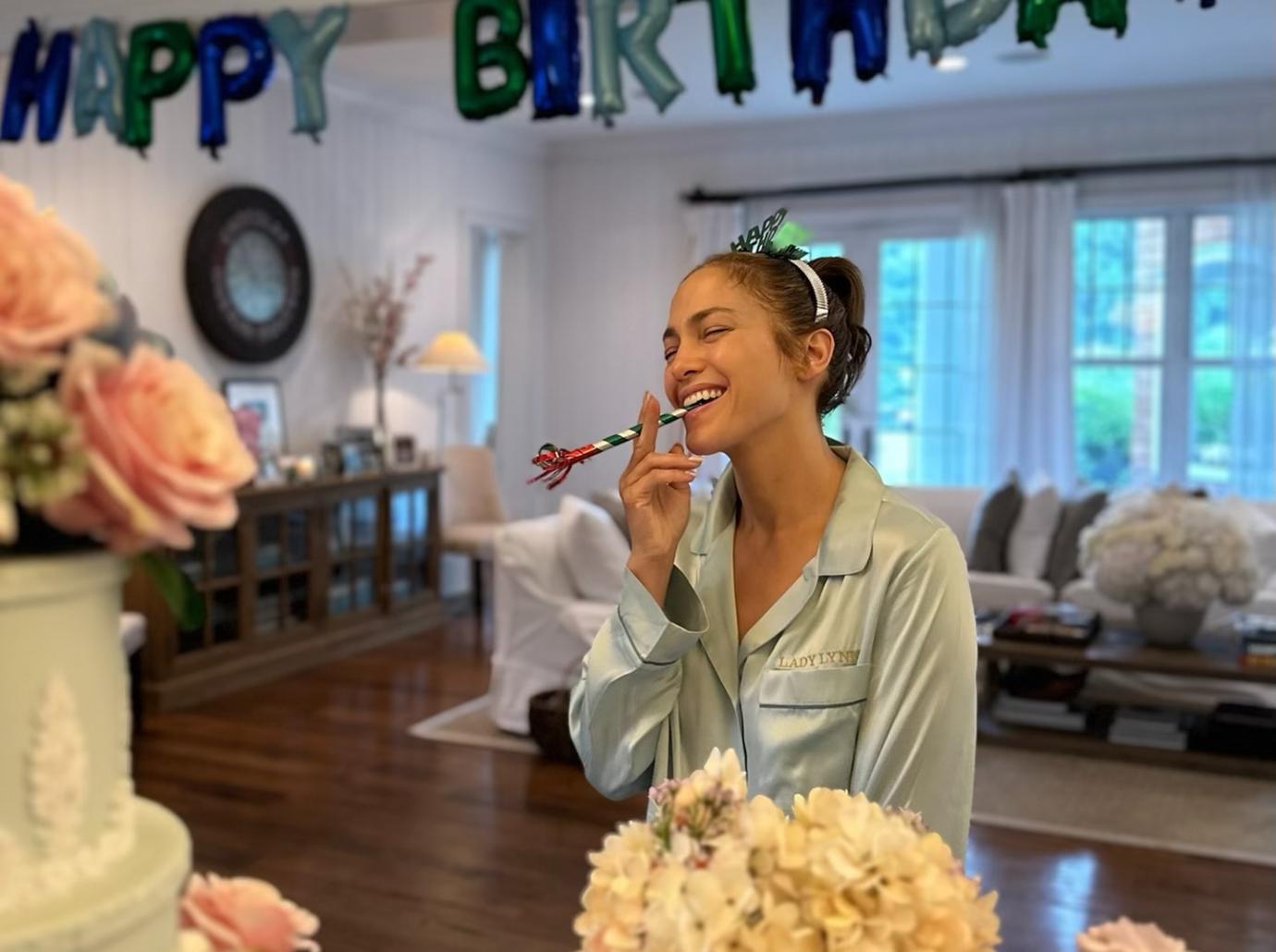 jennifer lopez hoping husband ben affleck show hamptons birthday party