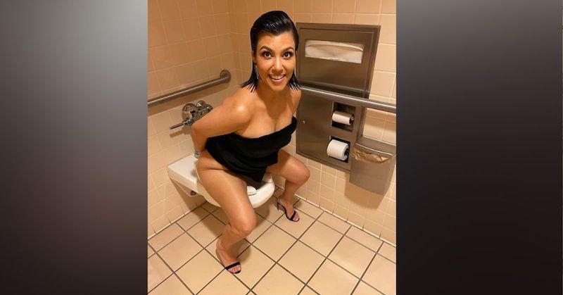 travis barker slammed kourtney kardashian toilet picture jp