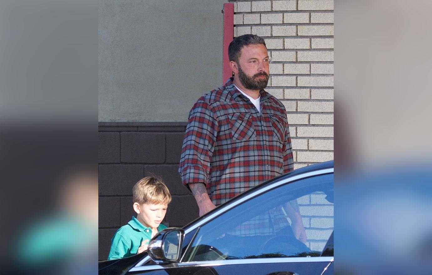 Ben Affleck  and Jennifer Garner going together with their son for ice cream