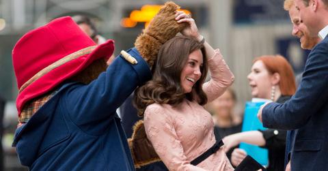 kate middleton pregnant dances paddington bear pics long