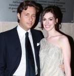 2010__10__okmagazine_anne hathaway 146×150.jpg