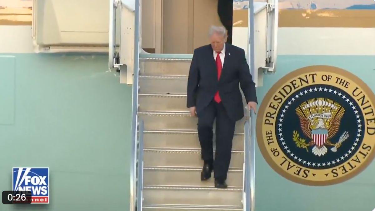 Photo of One critic pointed out Donald Trump's 'swollen ankles.'