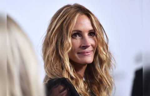 Julia Roberts Explains Her Iconic Hairy Underarm Photo On 'Busy Tonight'