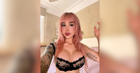 tiny artist big payday ara poppy dumps fine art for spicy creativity