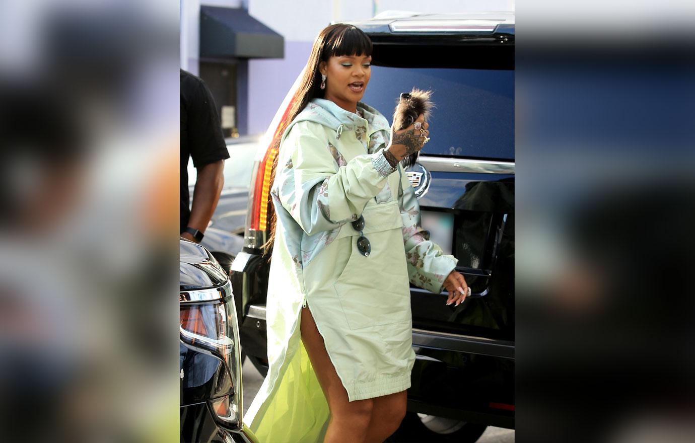 FFN_MUG_Rihanna_041817_52380234