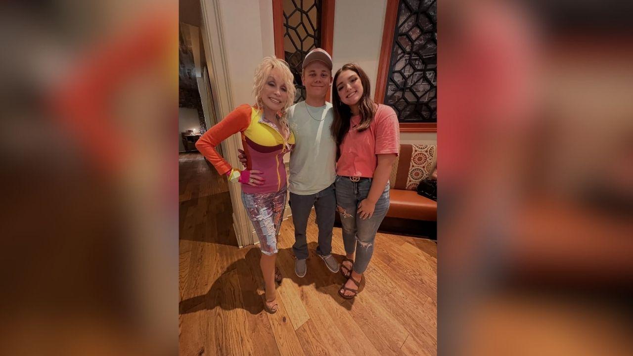 Image of Dolly Parton used to treat her nieces and nephews like her children.