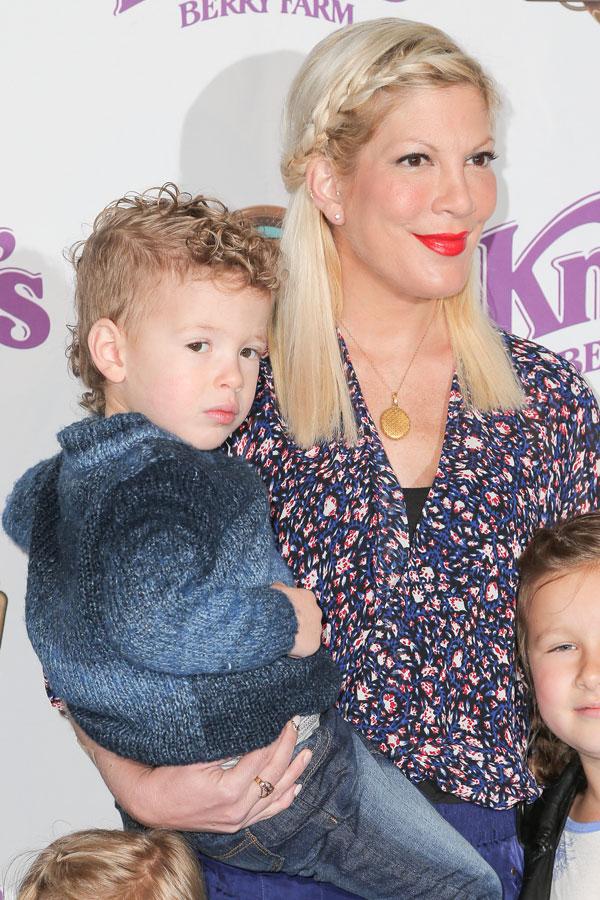 Tori spelling bleaching childrens hair