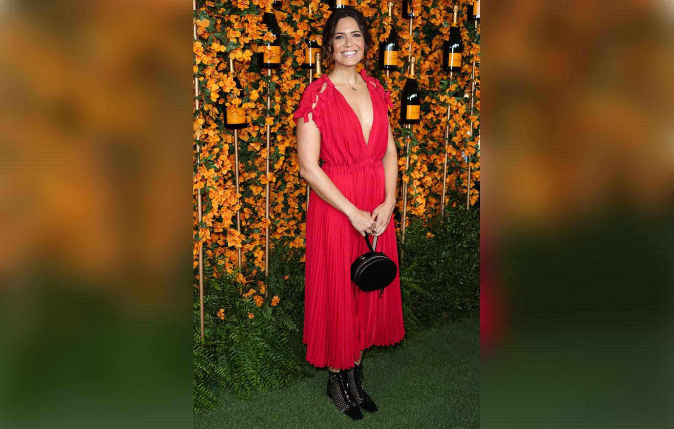 Mandy moore celebrates importance female friendships 1