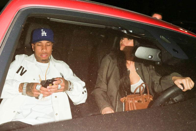 Kylie jenner tyga smile hold hands date night 04