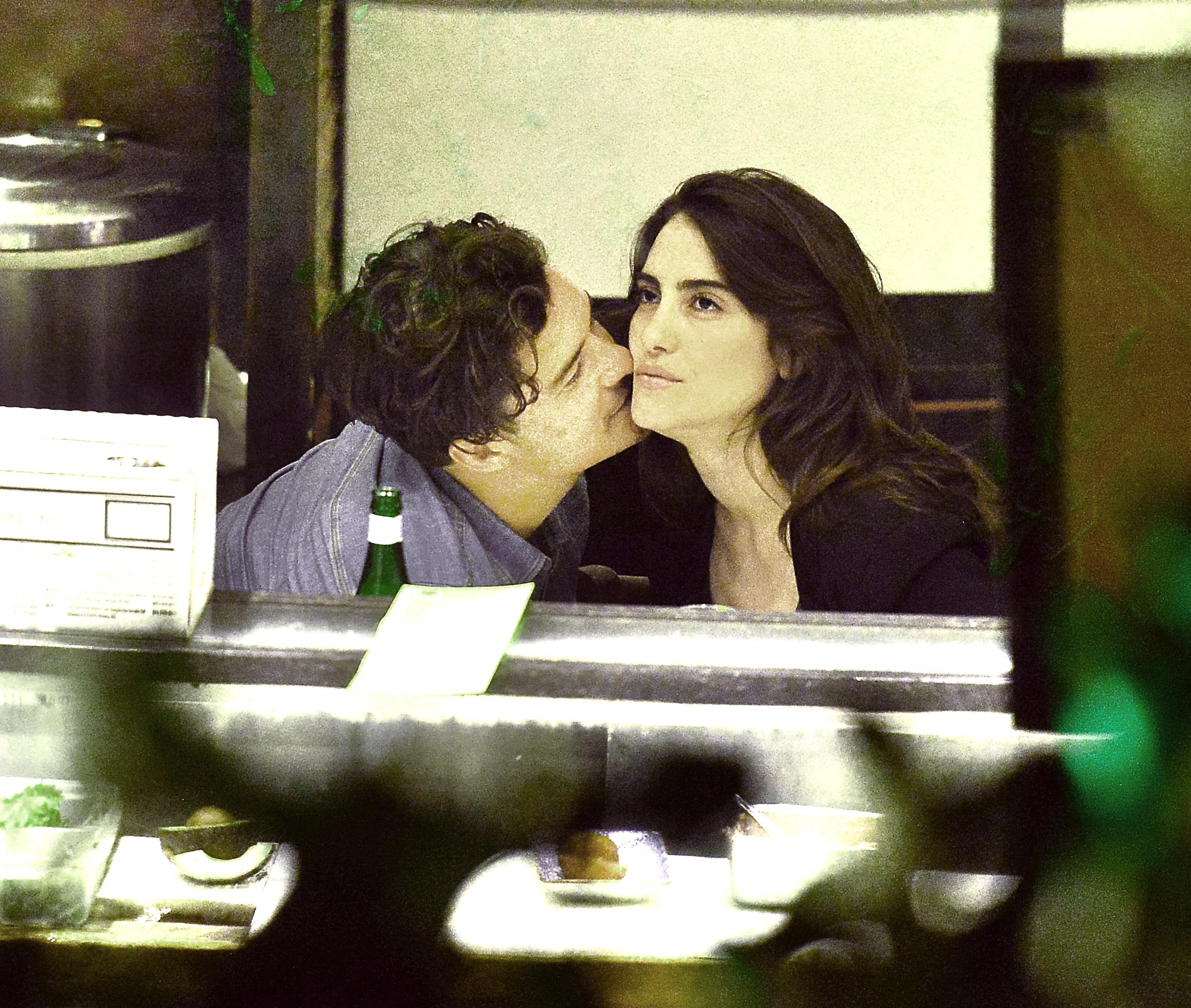 EXCLUSIVE: **PREMIUM RATES APPLY** Orlando Bloom shows major PDA at a dinner date with Luisa Moraes in Malibu, CA.