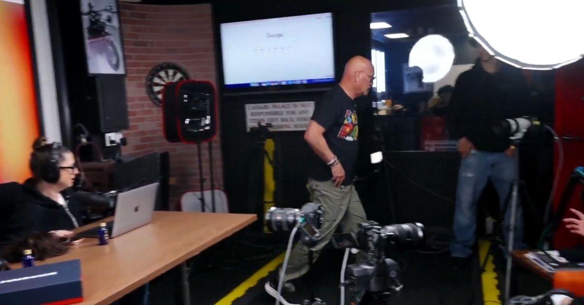 image of Howie Mandel walked off a podcast after N3on burped.