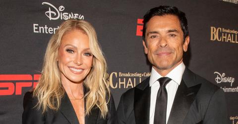 Photo of Kelly Ripa and Mark Consuelos.