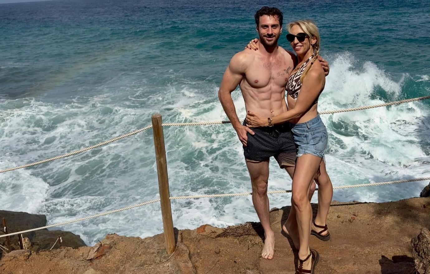 hunky aaron taylor johnson shows abs vacation with wife sam photo