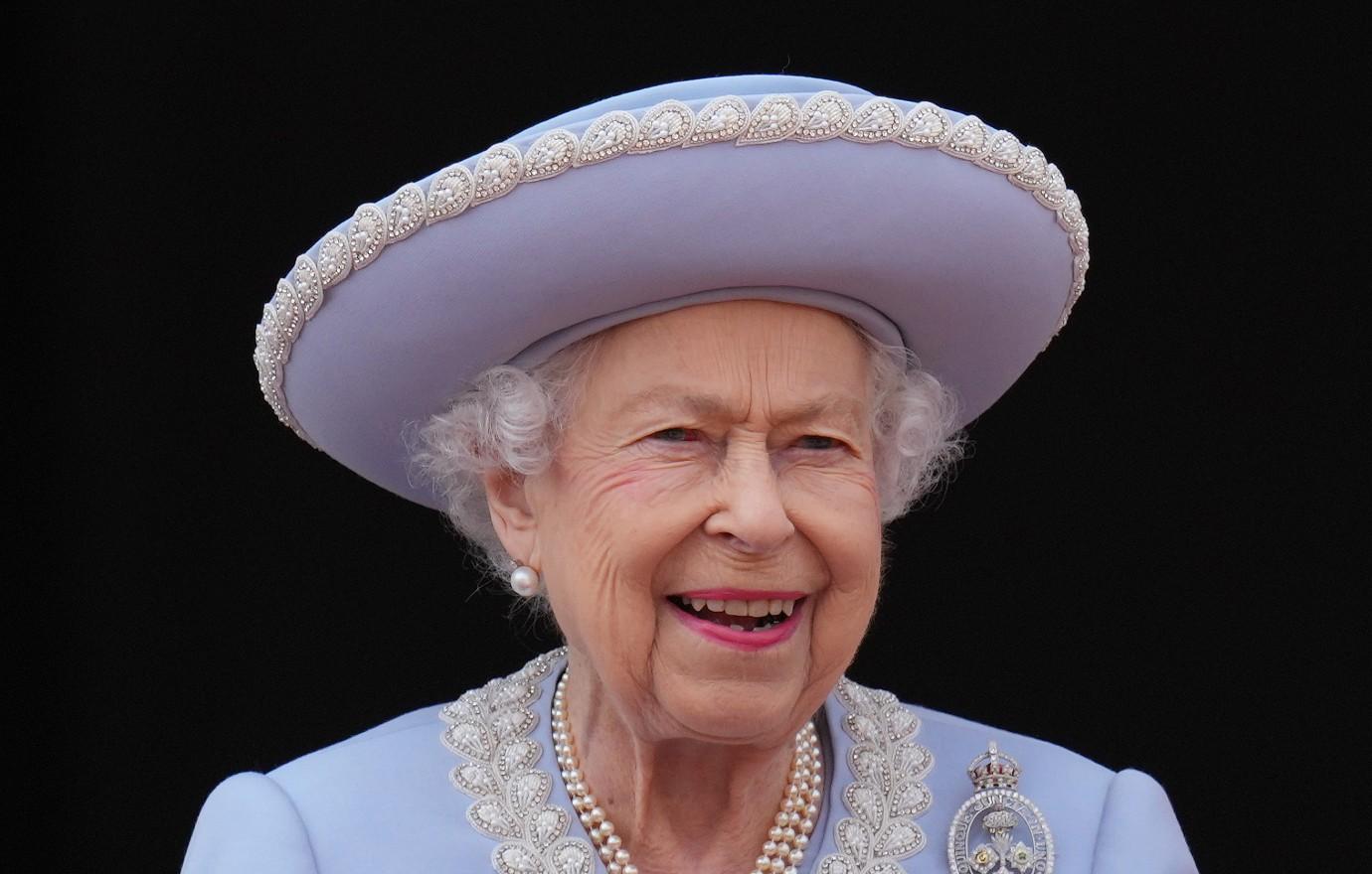 queen elizabeth headpiece health