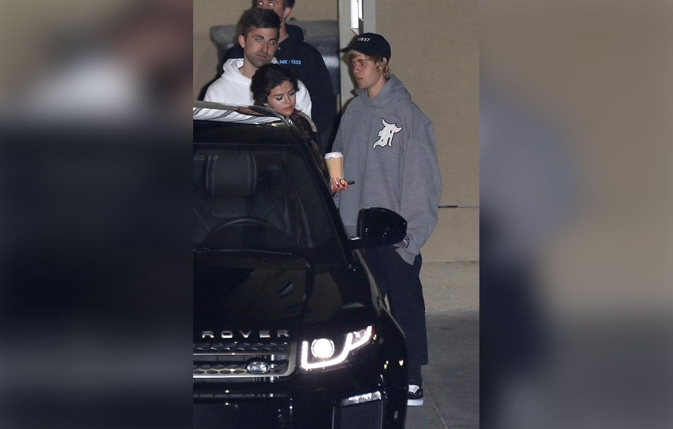 Justin bieber inconsolable selena gomez breakup rumors 5