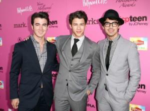 2010__05__Young_Hwood_May14_81 300×222.jpg