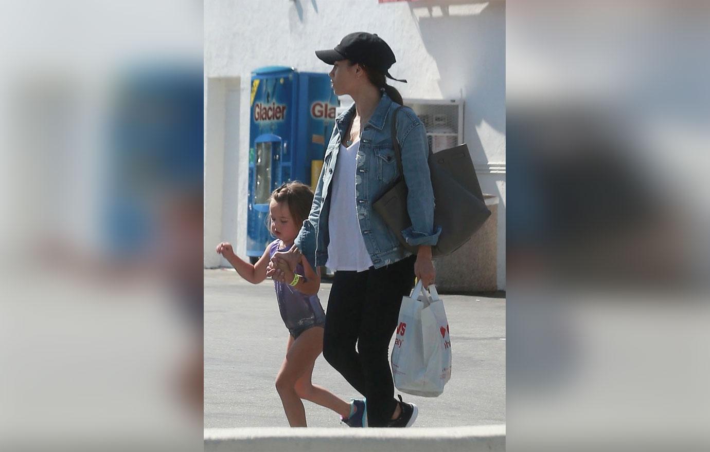 jenna dewan tatum daughter everly gym class pics 04