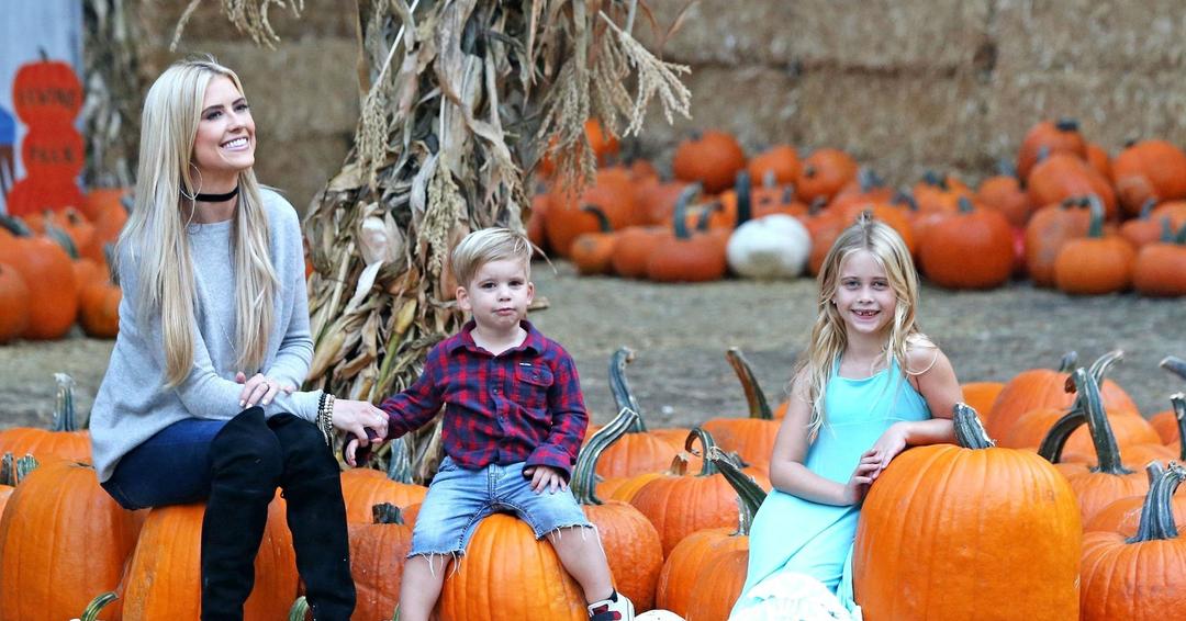Christina El Moussa takes kids to pumpkin patch | Daily 