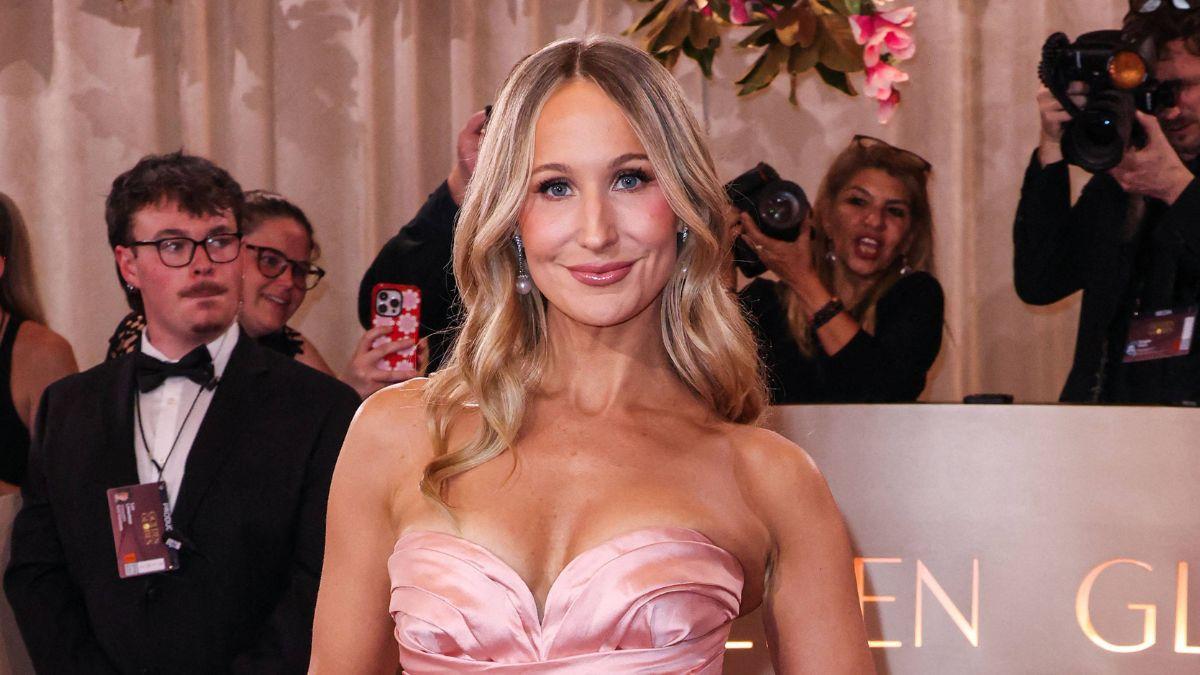 image of Nikki Glaser expressed admiration for Adam Sandler during their first interaction.