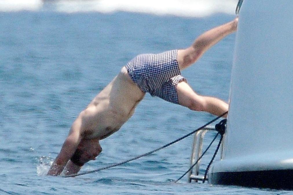 Nick Joe Jonas Shirtless Abs Yacht Photos 04