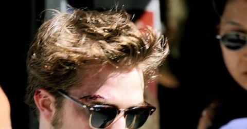 2009__07__full_robert_pattinson_film_set_02_wenn5323912.jpg