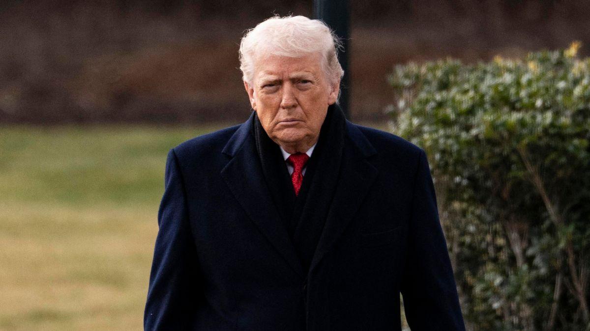 image of Donald Trump attended a street-naming ceremony in Florida after his healthcare discussion on Friday, January 16.