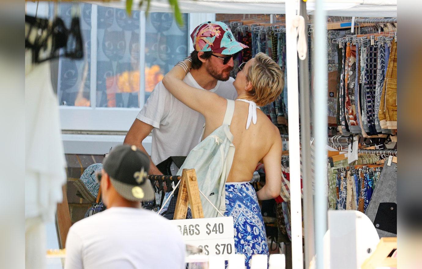 Kate hudson danny fukijawa pda australia 2