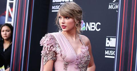 Taylor swift reaction kelly clarkson singing her song main