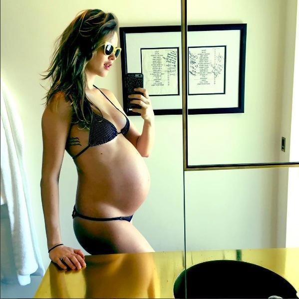 Bare baby bump pregnant belly celebrties stars 05 IG