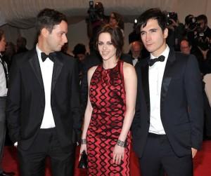 2011__05__Kristen_Stewart_May31 300×256.jpg