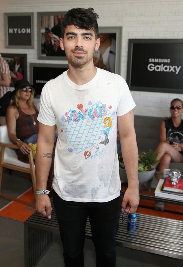 Joe jonas samsung galaxy artist lollapalooza 20150