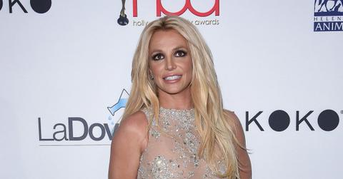 britney spears fans mimics choking herself dancing video