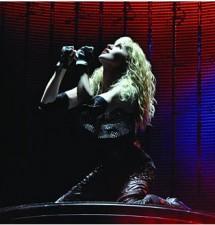 2010__03__madonna_march_9 215×225.jpg