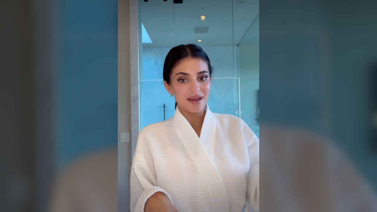 Image of Kylie trading her signature glamorous appearance for a more relaxed look.
