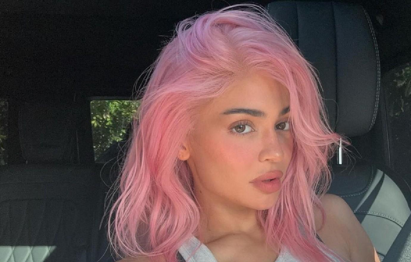 kylie jenner back to black showing off pink blue hairstyles photos