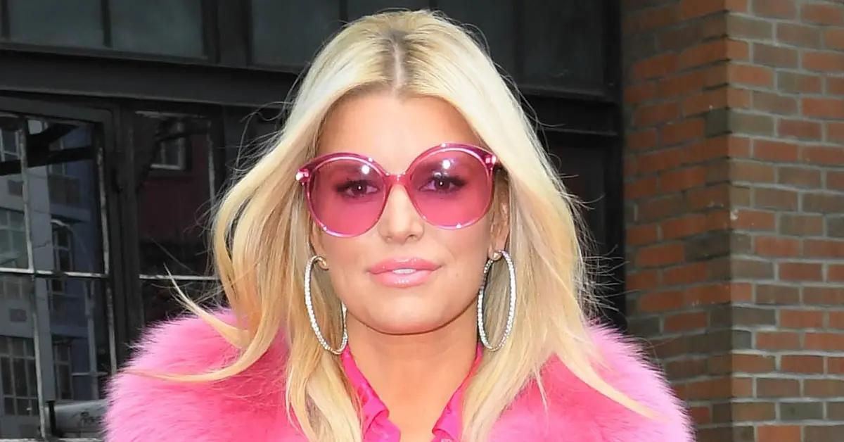 No Maternity Leather For Jessica! Simpson Shows Off Her Baby Bump