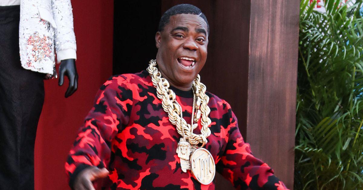 tracy morgan gets wheeled out of ny knicks game throwing up