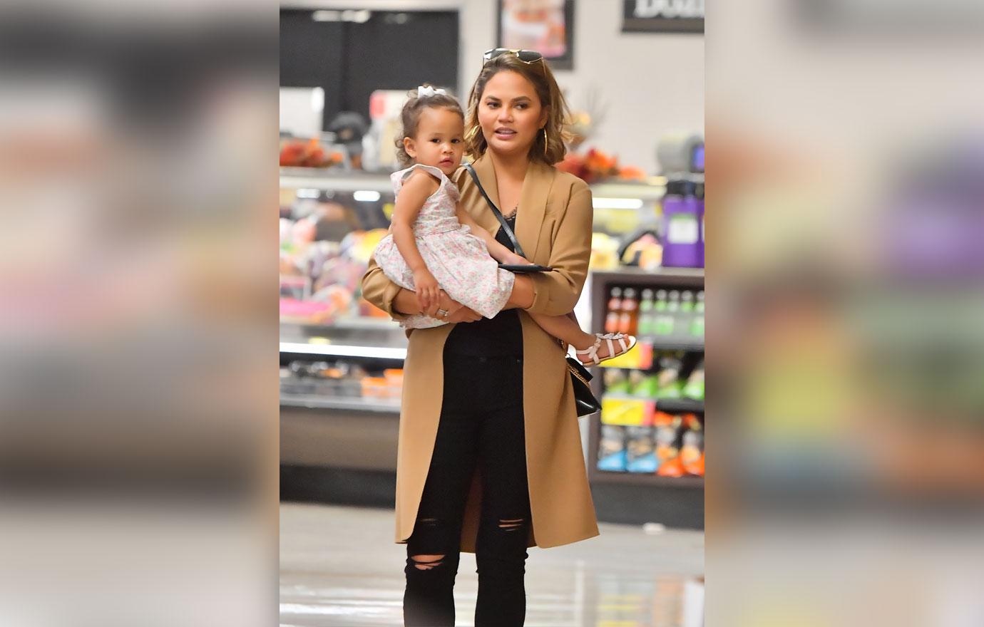 EXCLUSIVE: Chrissy Teigen takes her daughter Luna grocery shopping in studio city