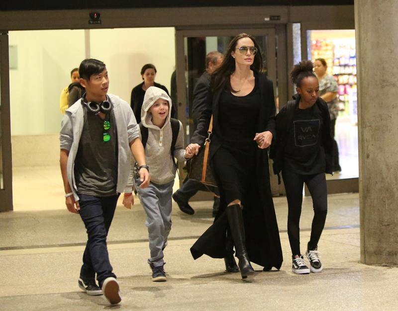 Angelina Jolie arrives in LA with her kids following Divorce Rumors **USA ONLY**