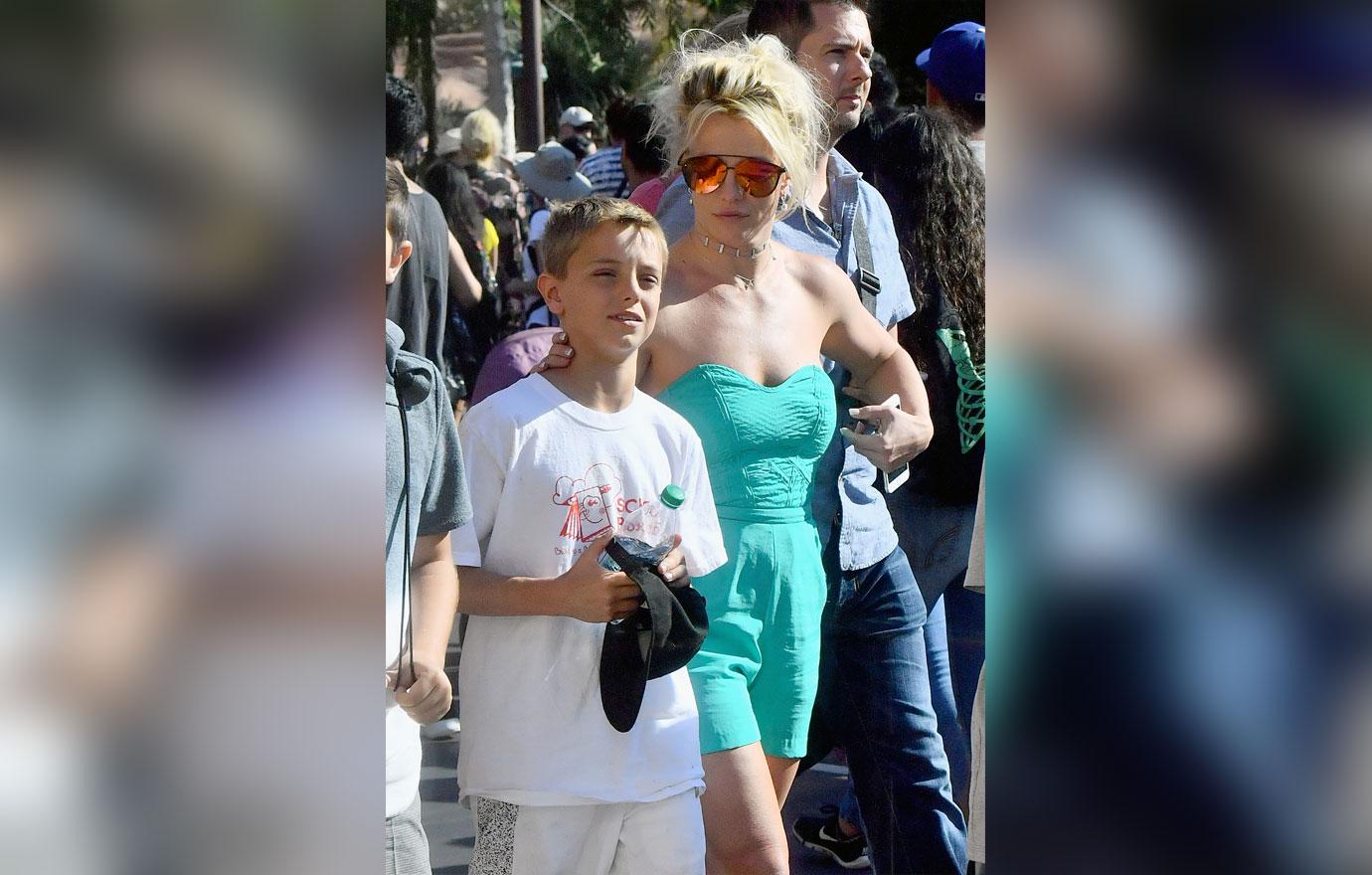 Britney spears son pranks her after stealing her phone 4