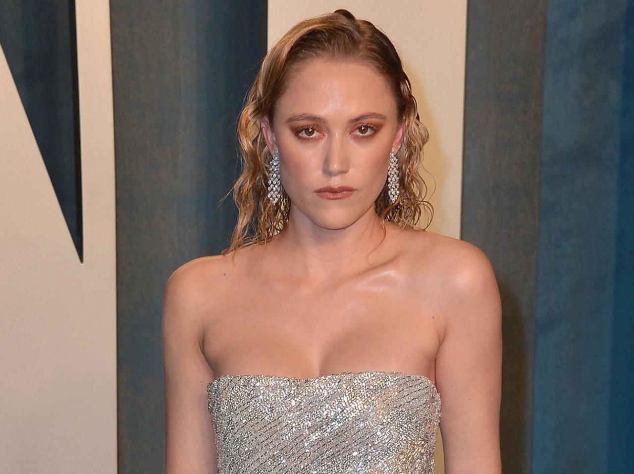 Dalton Gomez Makes Out With Maika Monroe After Ariana Grande Divorce dalton-gomez-makes-out-with-maika-monroe-after-ariana-grande-divorce