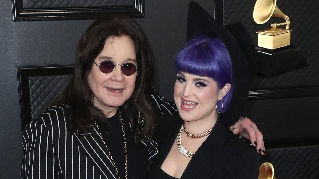 image of Kelly Osbourne revealed 'a part of me died, too' after Ozzy Osbourne's death.