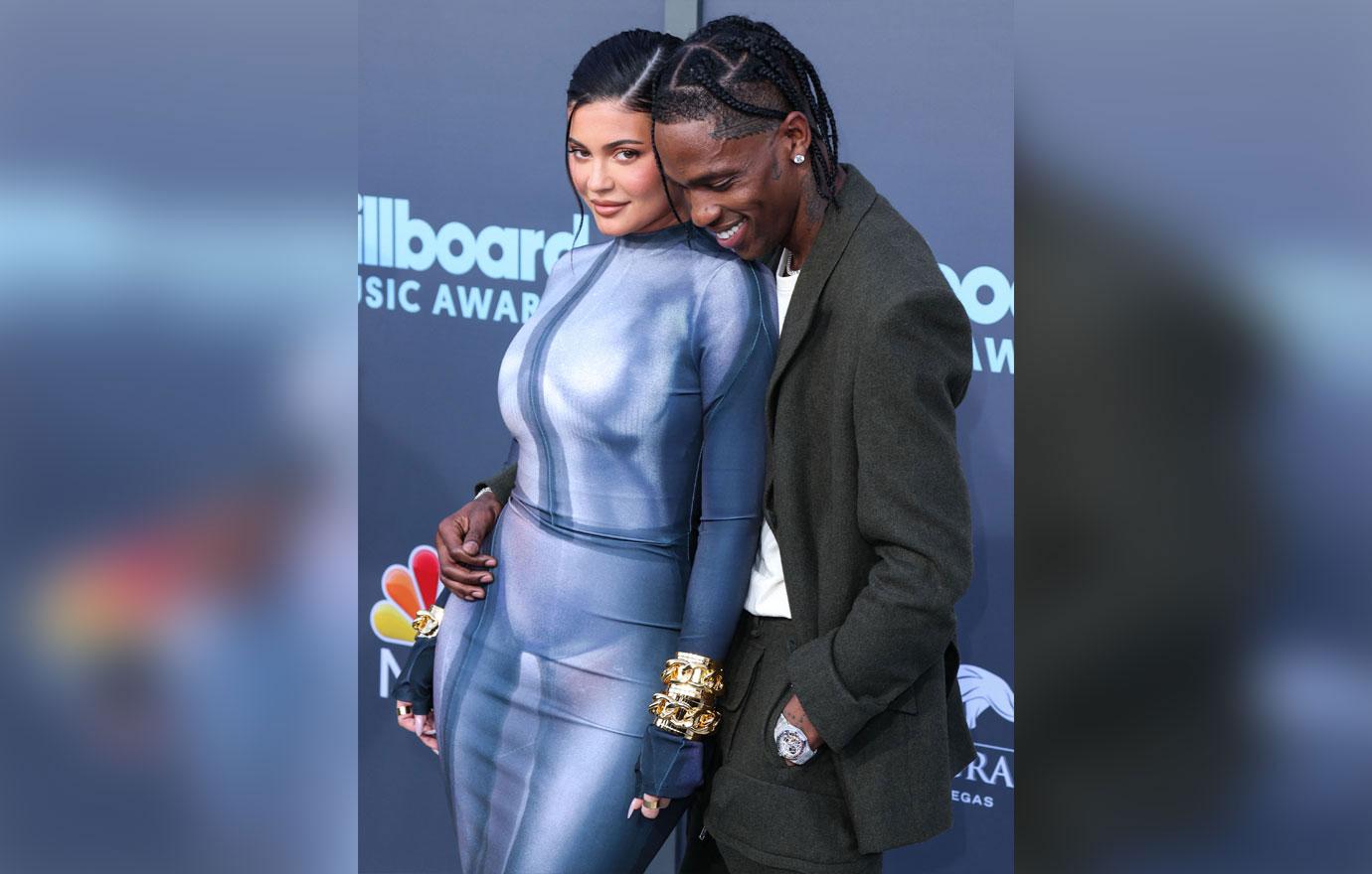 kylie jenner travis scott under severe fire after taking separate private jets to same location