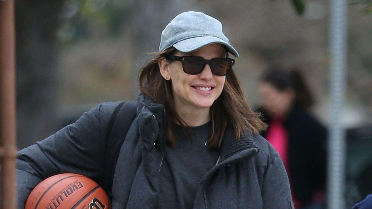 Image of Jennifer Garner recalled how intense paparazzi attention once forced her family to stop attending one of her child's soccer activities.