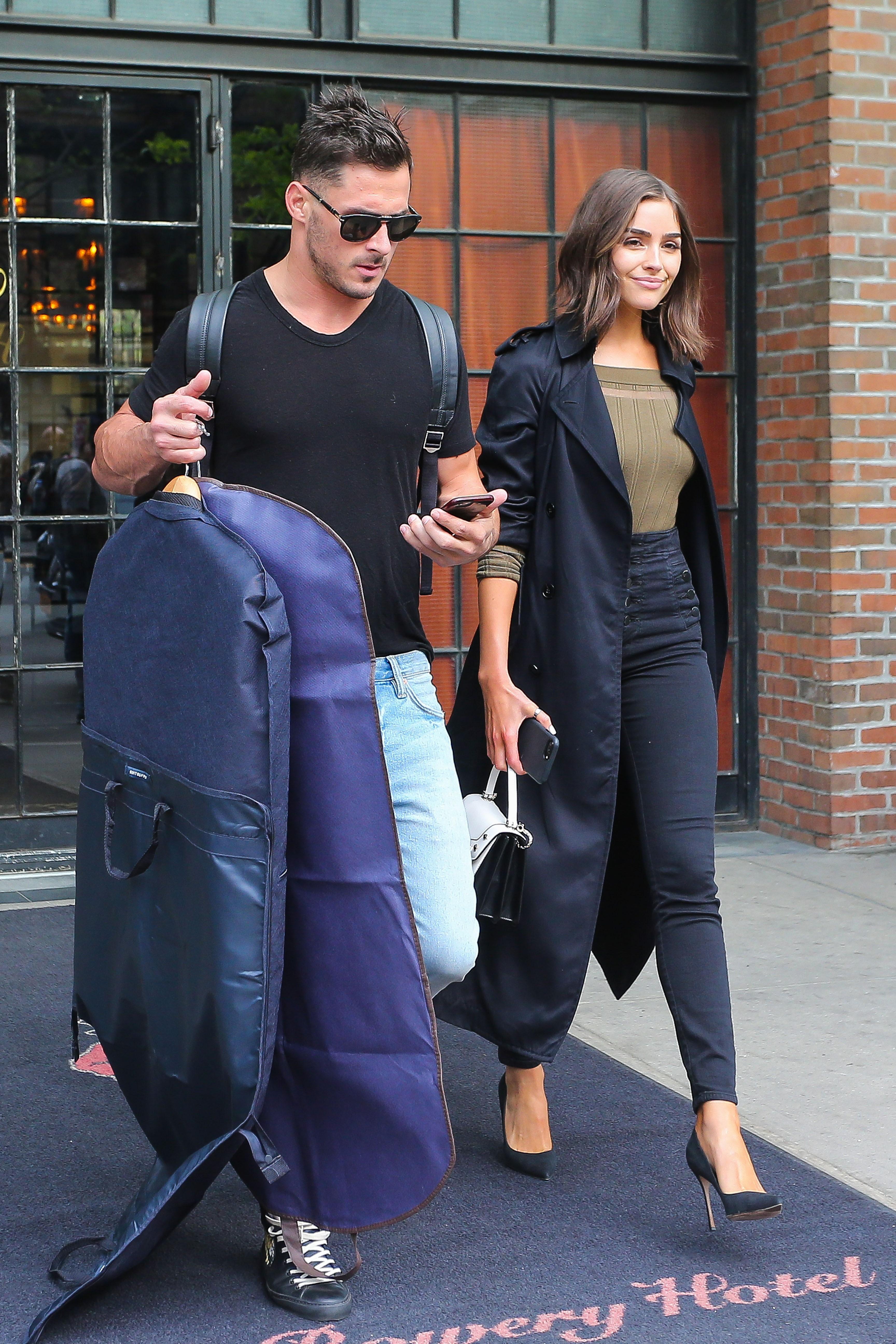 Danny Amendola and Olivia Culpo haul their clothes out of the hotel