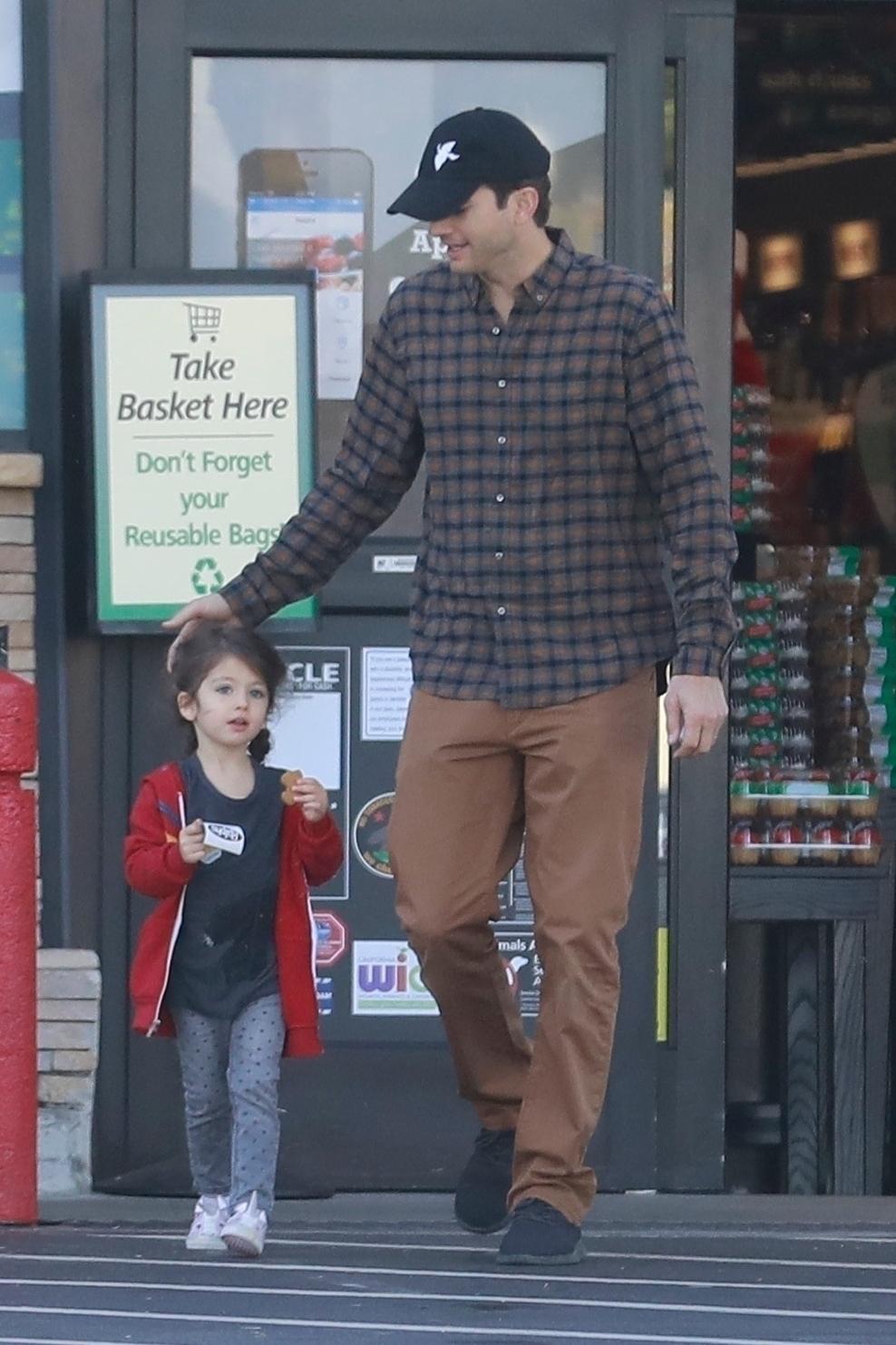 *EXCLUSIVE* Ashton Kutcher takes Wyatt to get a cookie