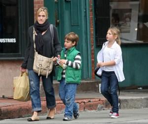 2010__10__Kate_Winslet_Oct5_38 300×252.jpg