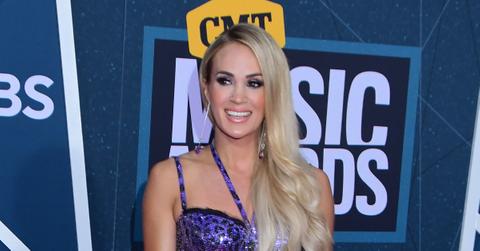 carrie underwood cheers son potty training throwback video pp
