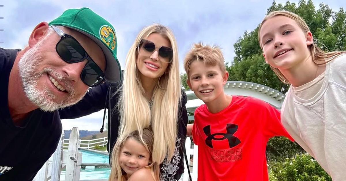 Photo of Jessica Simpson and her family. 