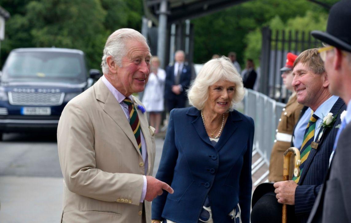 queen elizabeth ii not fond prince charles plans buckingham palace museum